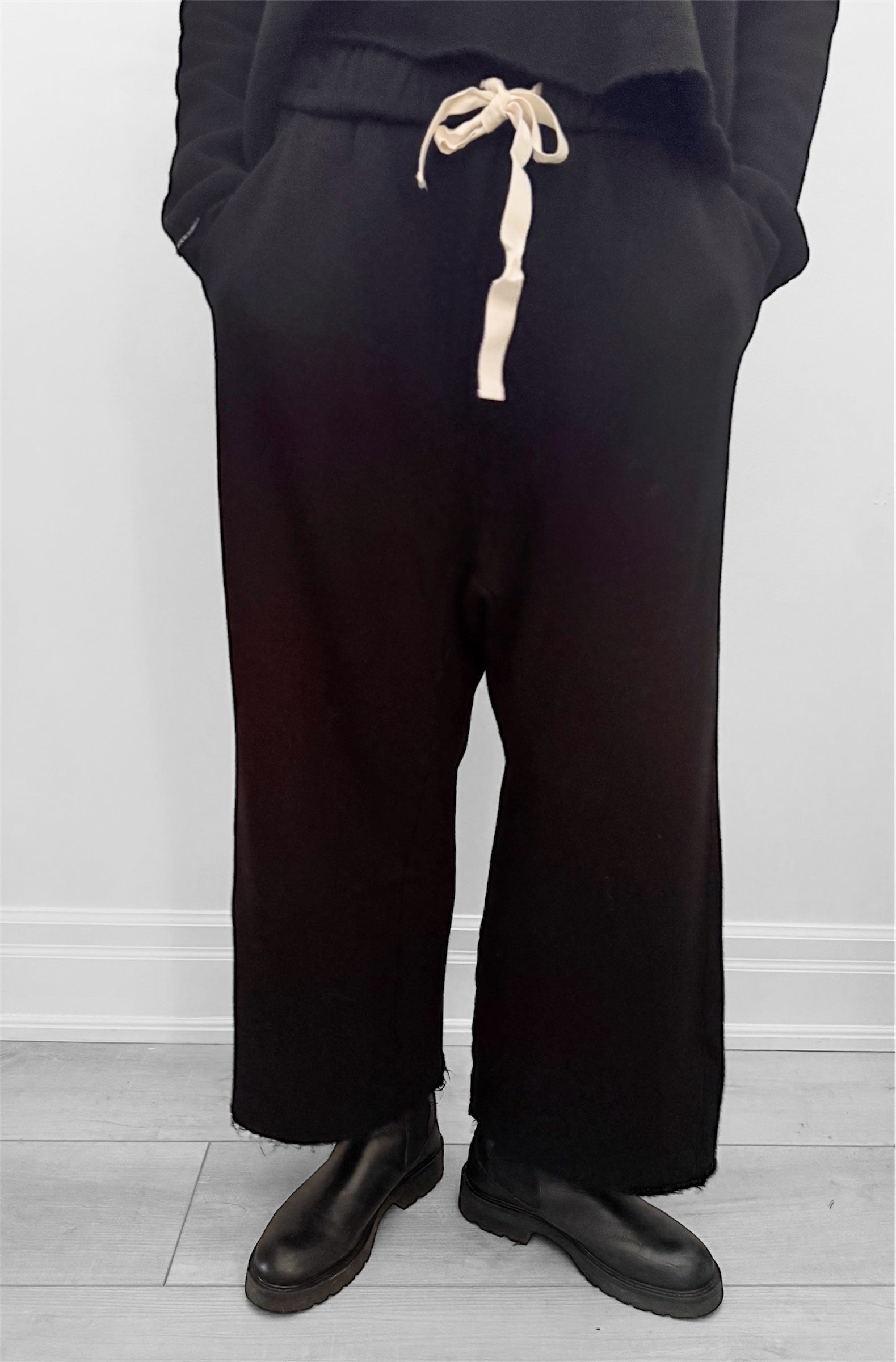 Album Di Famiglia Woman Soft Wide And Short Trouser Pants Black