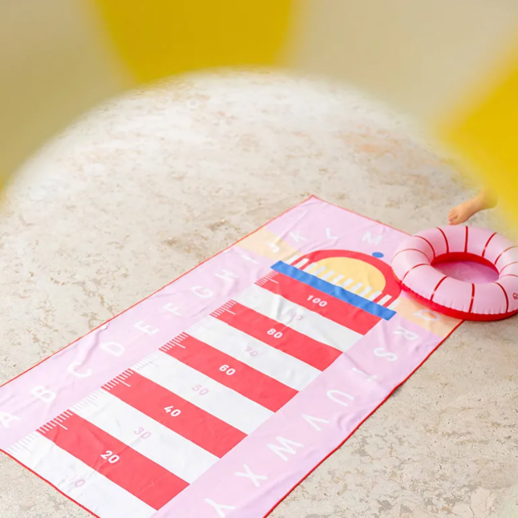 Quut Play Towel Large Lighthouse Cherry