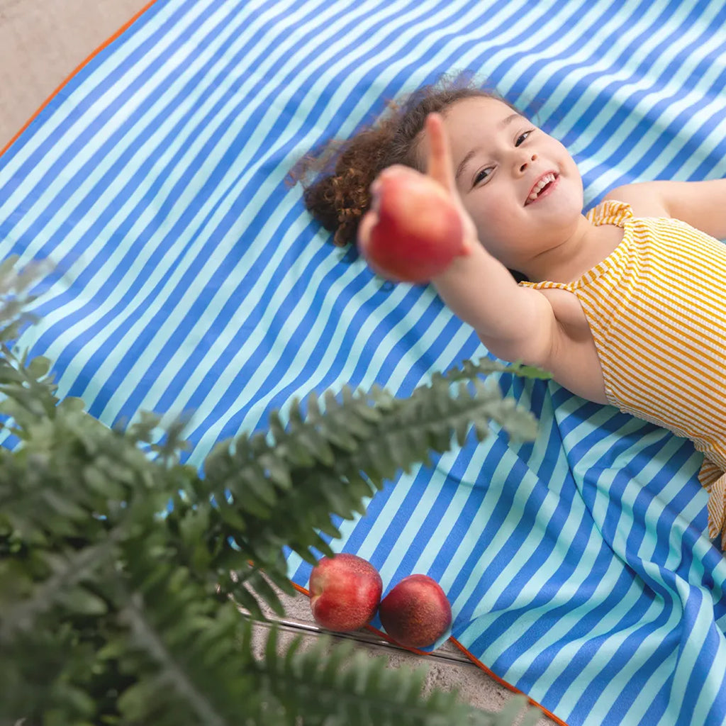 Quut Play Towel Large On The Road