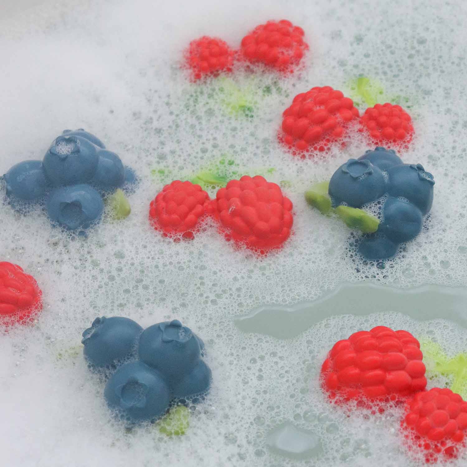 Oli&Carol Natural Rubber Teething Toy Jerry the Blueberry