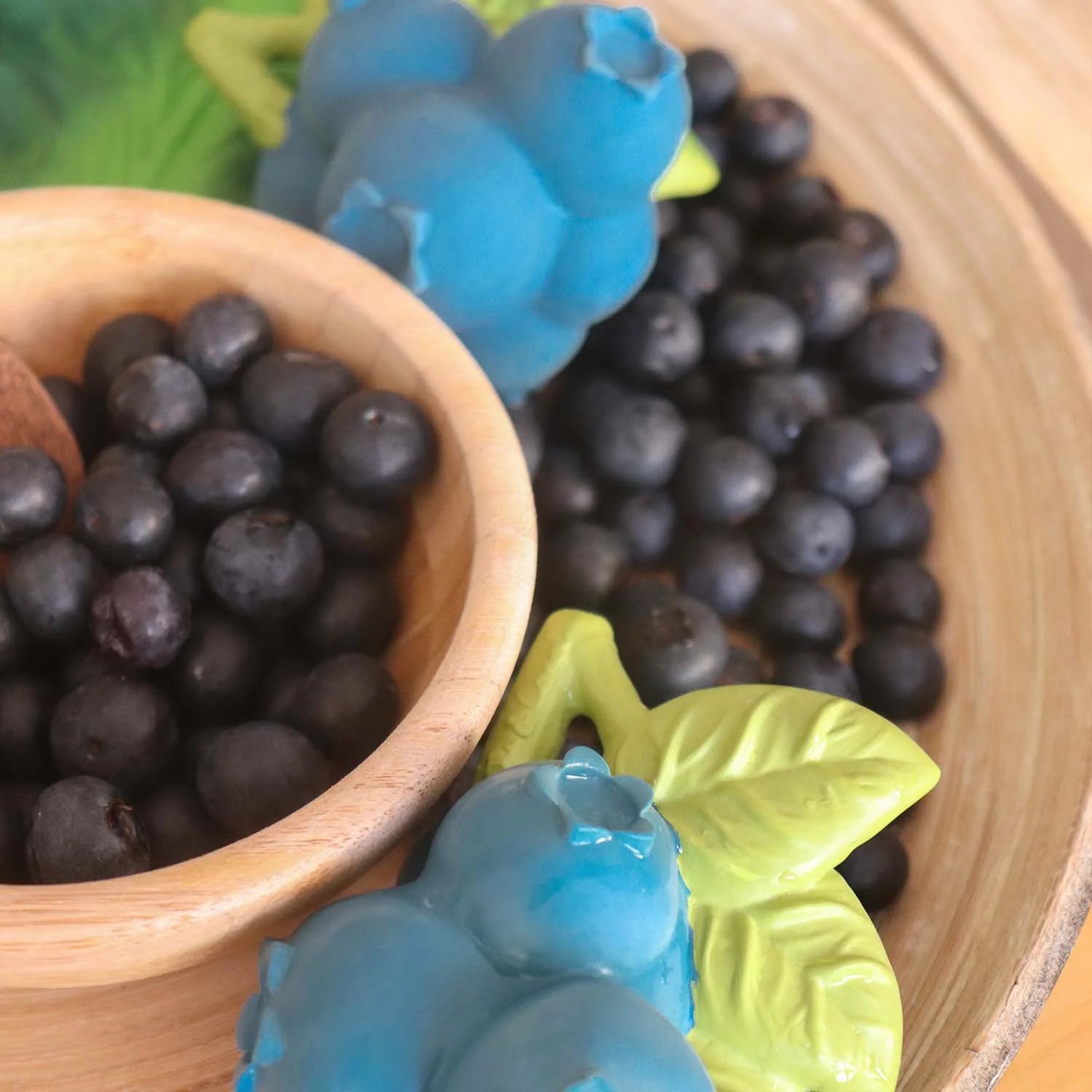 Oli&Carol Natural Rubber Teething Toy Jerry the Blueberry