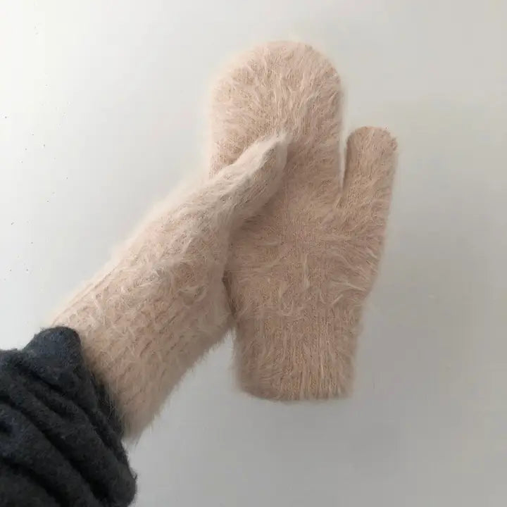 Billy Bamboo Woman Fluffy Angora Mittens Neutral Oat