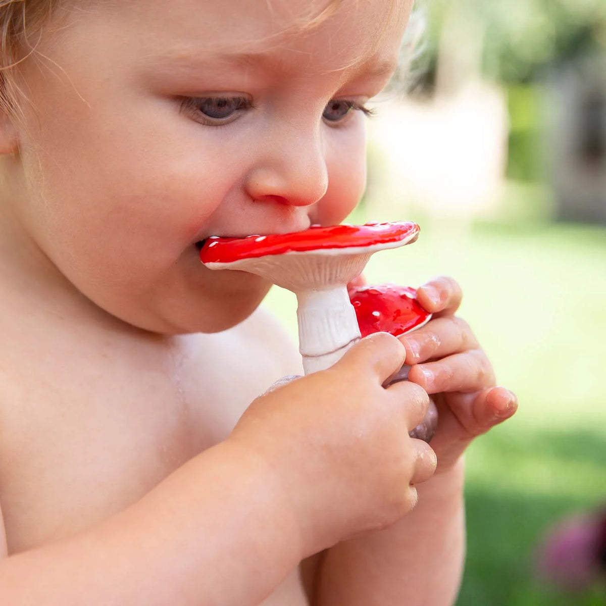 Oli&Carol Natural Rubber Teething Toy Spot the Mushroom