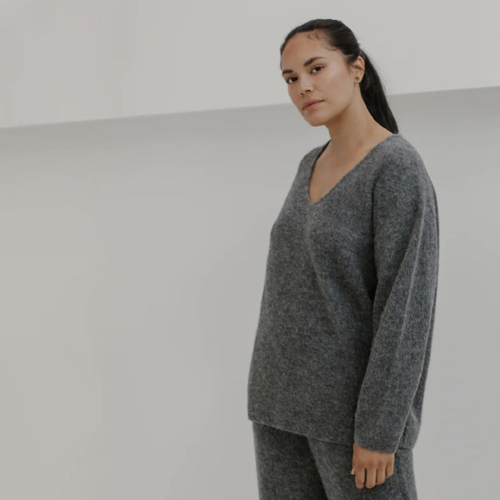 Bare Knitwear Woman Jude Alpaca V-Neck Sweater Ash Grey