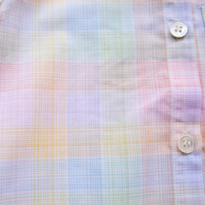 Close up of the tiny rainbow coloured check pattern.