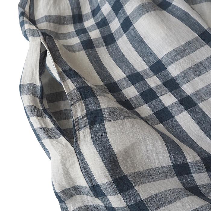 Close up of the side seam pocket.