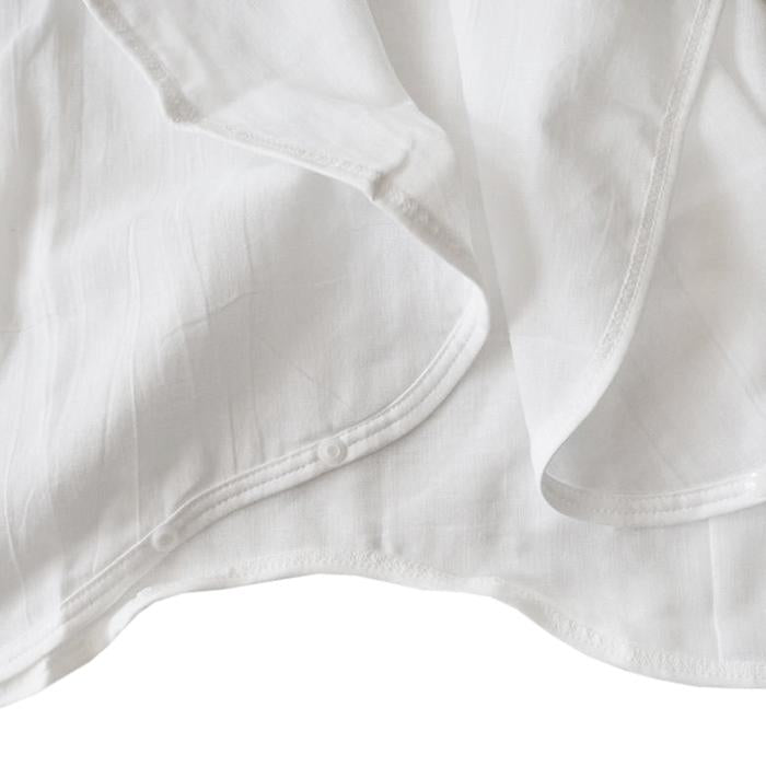 Close up of the snap closure between the legs.