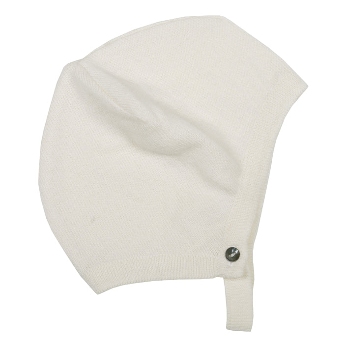 Pequeno Tocon Baby Hat With Closure Cream