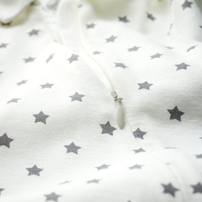 Close up of the invisible zip closure and grey star print.